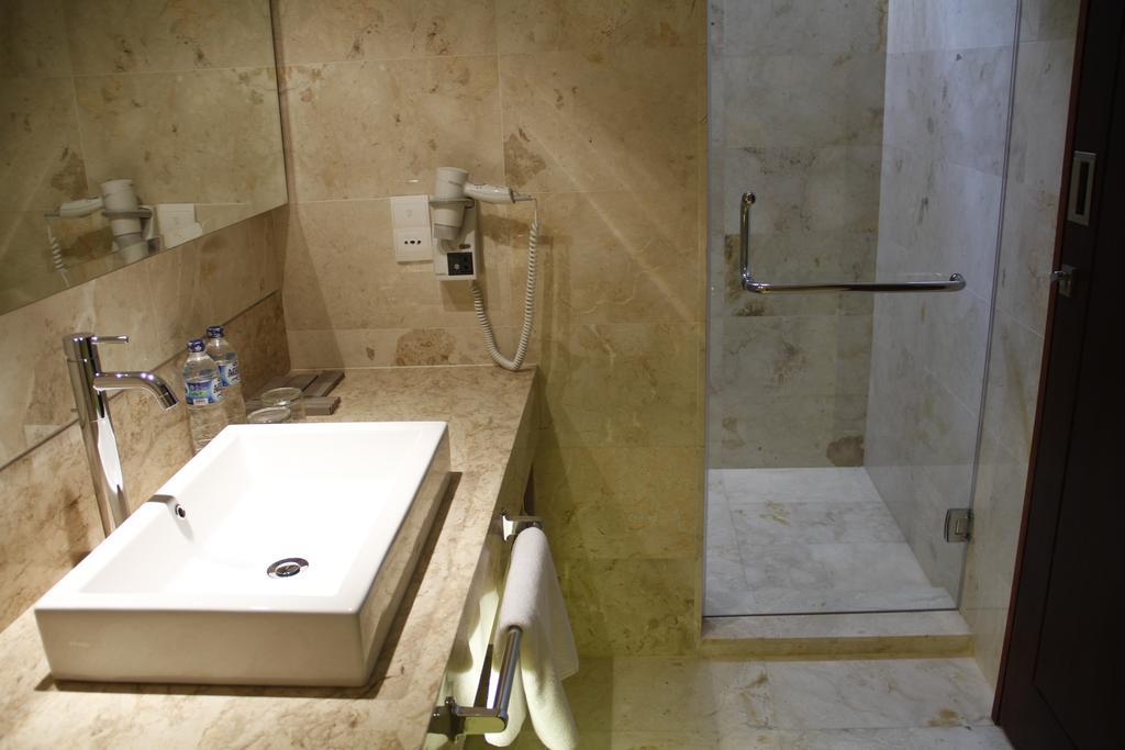 Kuta Angel Hotel - Luxurious Living Экстерьер фото